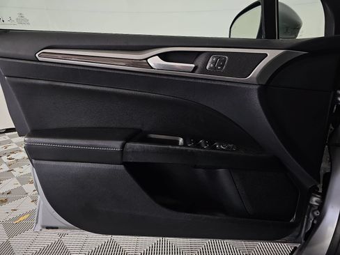 Used 2020 Ford Fusion SEL FWD image 24