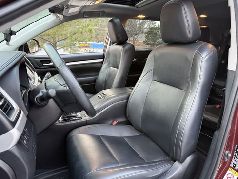Used 2019 Toyota Highlander XLE image 36
