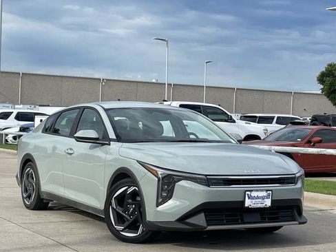 Used 2025 Kia K4 EX FWD image 2