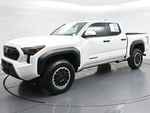 Used 2024 Toyota Tacoma TRD Off-Road AWD/4WD image 3