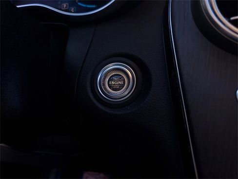 Used 2021 Mercedes-Benz GLC 300 4MATIC image 16