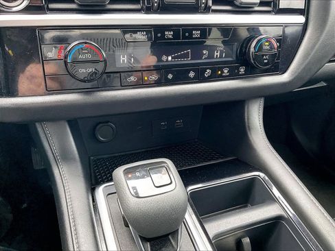 Used 2024 Nissan Pathfinder SV image 25