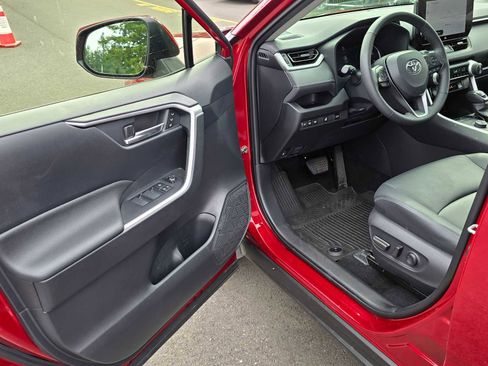 Used 2023 Toyota RAV4 XLE Premium image 18