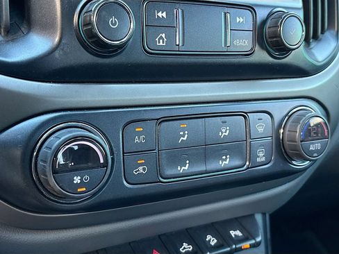 Used 2022 Chevrolet Colorado Z71 AWD/4WD image 16