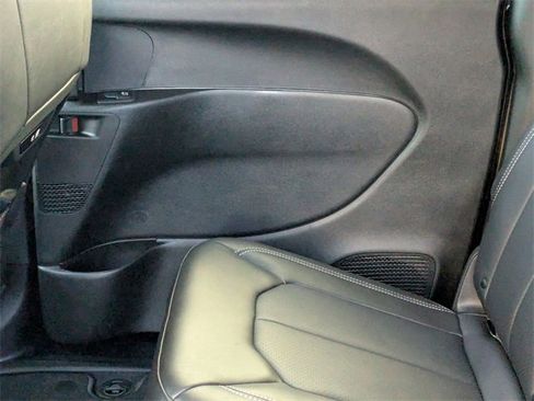 New 2026 Chrysler Pacifica Select image 27