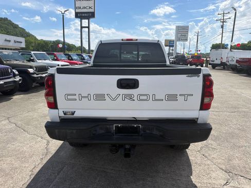 Used 2007 Chevrolet Silverado 2500 W/T w/ Snow Plow Prep Package AWD/4WD image 8