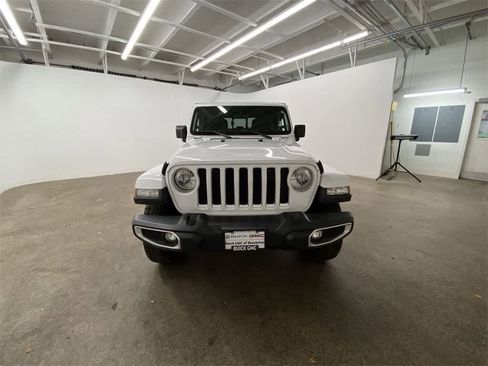 Used 2023 Jeep Gladiator Overland image 9