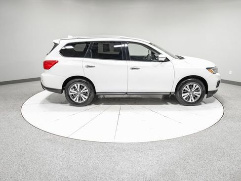 Used 2020 Nissan Pathfinder S AWD/4WD image 28