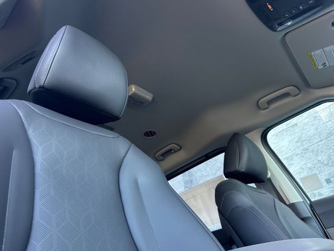 New 2026 Kia Carnival EX image 18