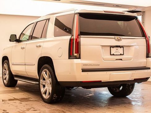 Used 2018 Cadillac Escalade Luxury image 8