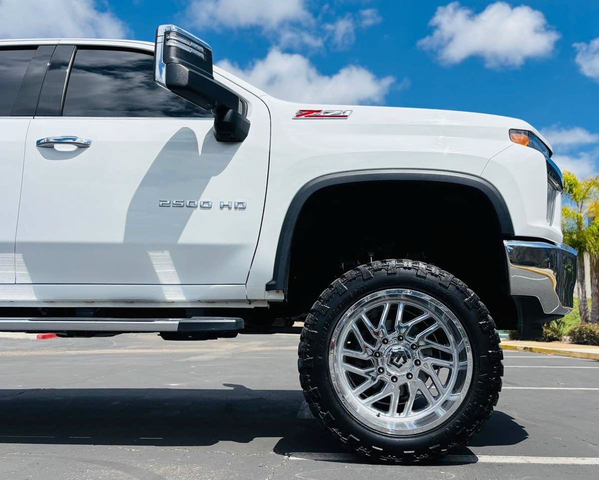 Used 2021 Chevrolet Silverado 2500 LTZ w/ LTZ Convenience Package AWD/4WD image 9