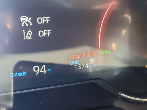 Used 2025 Toyota RAV4 XLE Premium w/ Weather Package FWD image 31