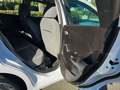 Used 2020 Chevrolet Sonic LT image 24