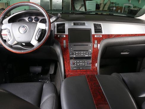 Used 2007 Cadillac Escalade AWD w/ Information Package image 5