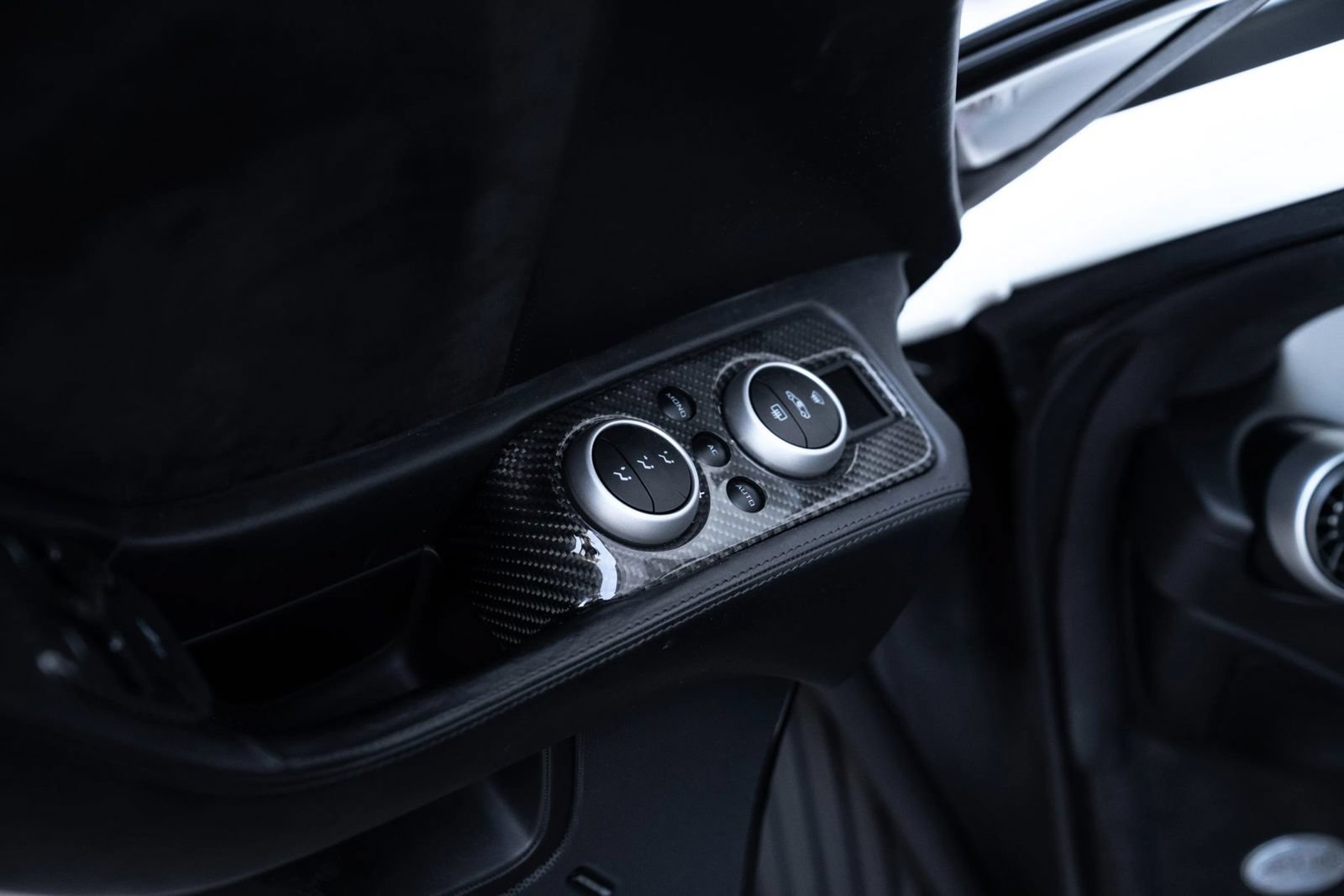 Used 2013 McLaren MP4-12C Spider RWD image 35