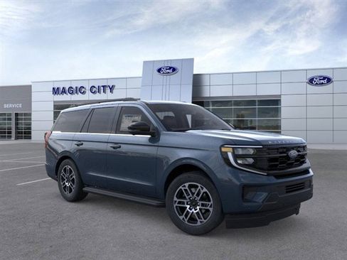 New 2025 Ford Expedition Active image 7