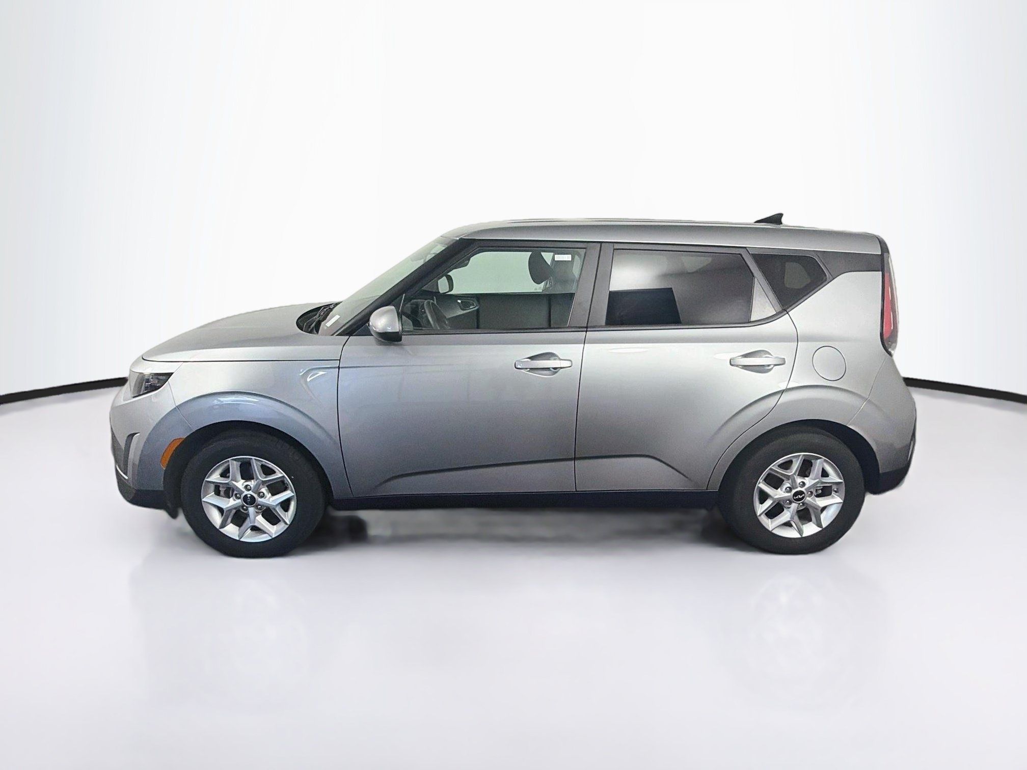Used 2025 Kia Soul LX w/ LX Technology Package FWD image 4