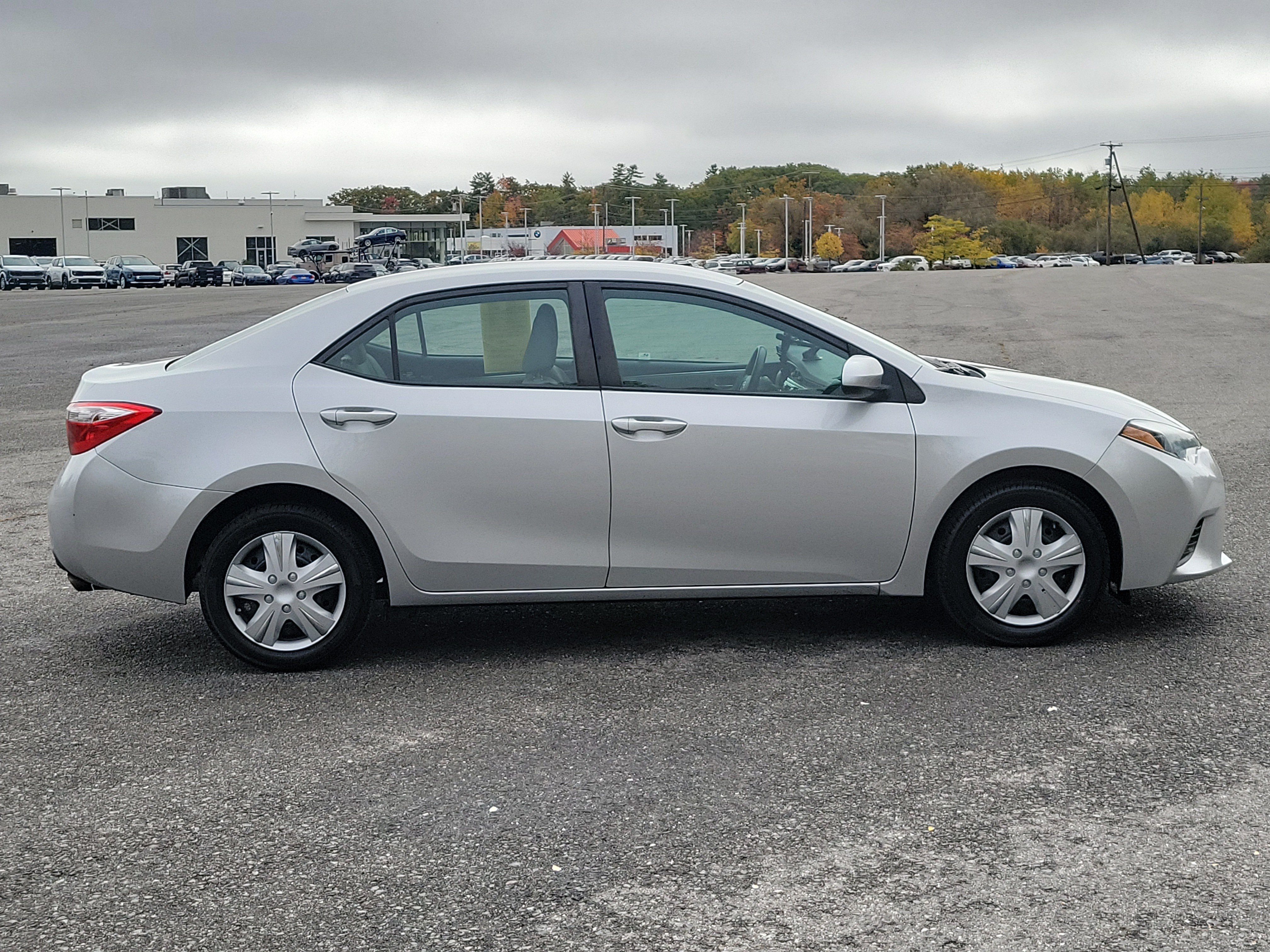 Used 2015 Toyota Corolla LE FWD image 4