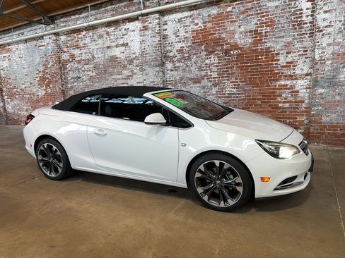 Used 2019 Buick Cascada Premium image 2