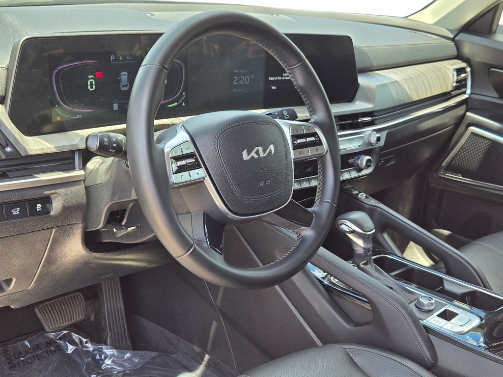 Certified 2023 Kia Telluride EX w/ EX Captain's Chair Package FWD image 16