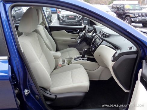 Used 2019 Nissan Rogue Sport SV w/ All-Weather Package image 22