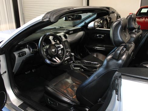 Used 2016 Ford Mustang Premium RWD image 31