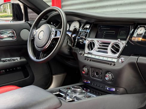 Used 2019 Rolls-Royce Wraith RWD image 25