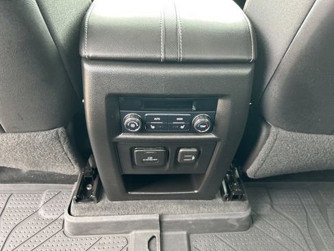 Certified 2021 Chevrolet Traverse High Country image 24