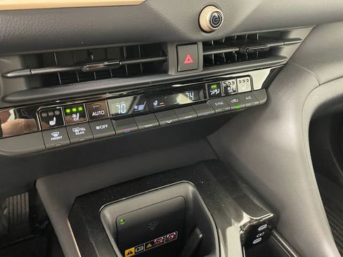 Used 2025 Toyota Crown Signia w/ Advanced Technology Package image 8