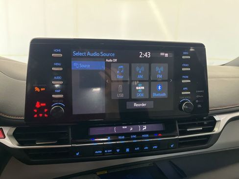 Used 2021 Toyota Sienna Limited image 66