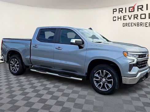 Used 2025 Chevrolet Silverado 1500 LT AWD/4WD image 2