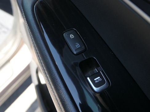 Used 2019 Kia Sorento FWD image 25