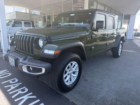Used 2023 Jeep Gladiator Sport AWD/4WD image 1