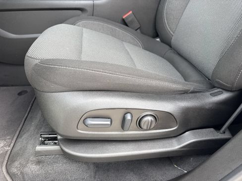 Used 2023 Chevrolet Traverse LT FWD image 19