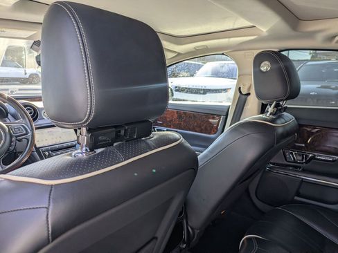 Used 2019 Jaguar XJ R-Sport RWD image 26