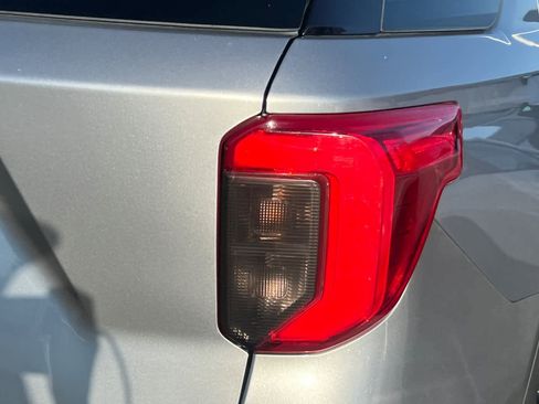 Used 2020 Ford Explorer XLT image 17