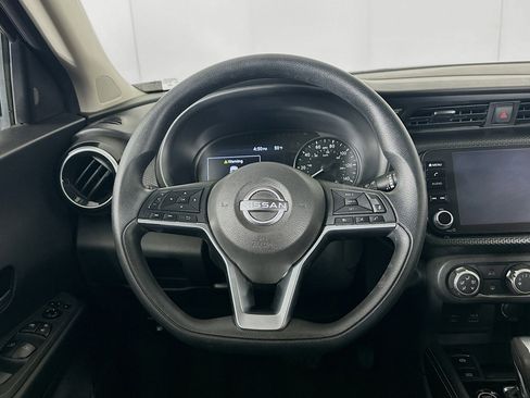 Used 2023 Nissan Kicks SV image 16