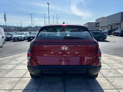 Certified 2024 Hyundai Kona SE image 10