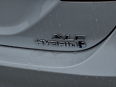 Certified 2020 Toyota Camry XLE w/ Sunroof Package FWD image 33