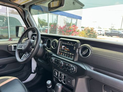 Used 2023 Jeep Wrangler Unlimited Sahara AWD/4WD image 11