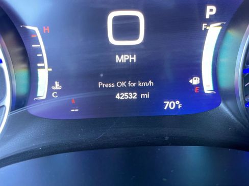 Used 2025 Chrysler Pacifica Select image 41