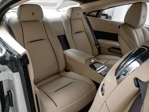 Used 2016 Rolls-Royce Wraith RWD image 27