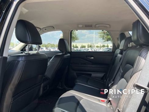 Used 2024 Nissan Pathfinder SL FWD image 28