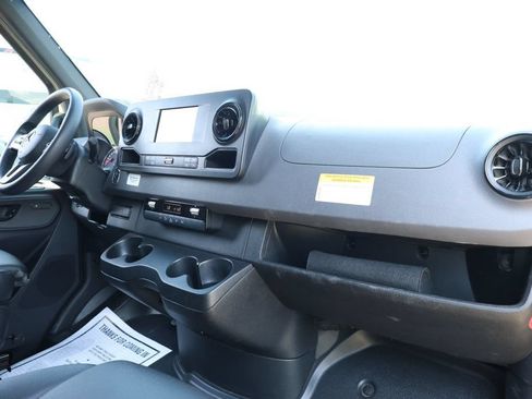 Used 2024 Mercedes-Benz Sprinter 2500 image 25