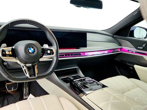 Used 2023 BMW 760i xDrive image 12