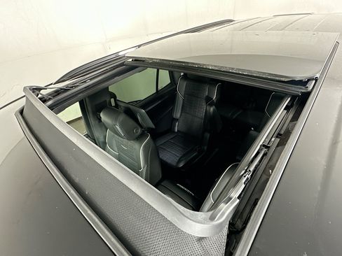 Used 2025 Cadillac Escalade Sport Platinum w/ LPO, Floor Liner Package AWD/4WD image 25