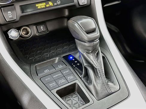 Used 2021 Toyota RAV4 LE w/ Carpet Mat Package (TMS) image 17