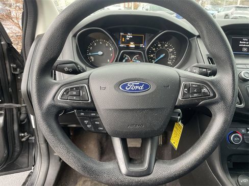 Used 2018 Ford Focus SE w/ SE Appearance Package image 15