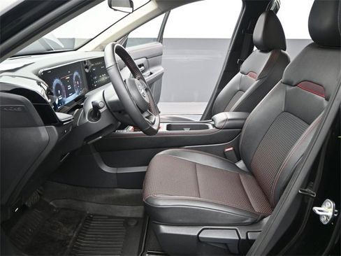 Used 2025 Nissan Kicks SR image 12