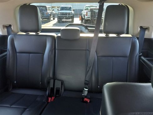 Used 2024 Ford Expedition XLT image 15